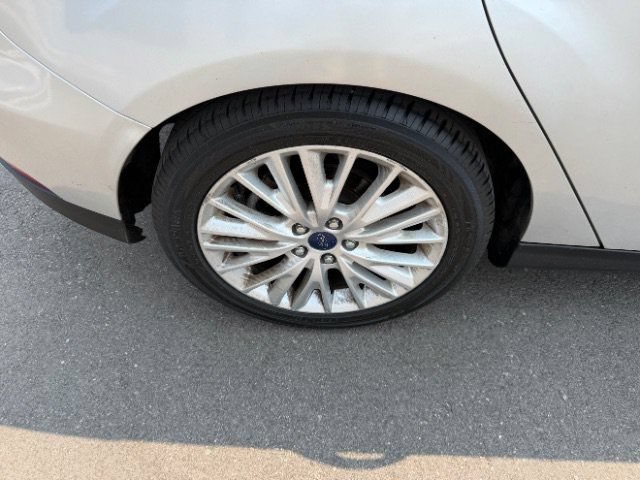 Used 2016 Ford Focus Titanium FWD image 27