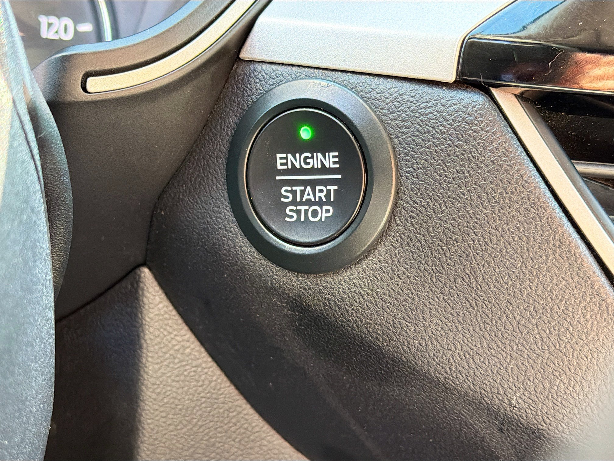 Used 2021 Ford Escape SE FWD image 9