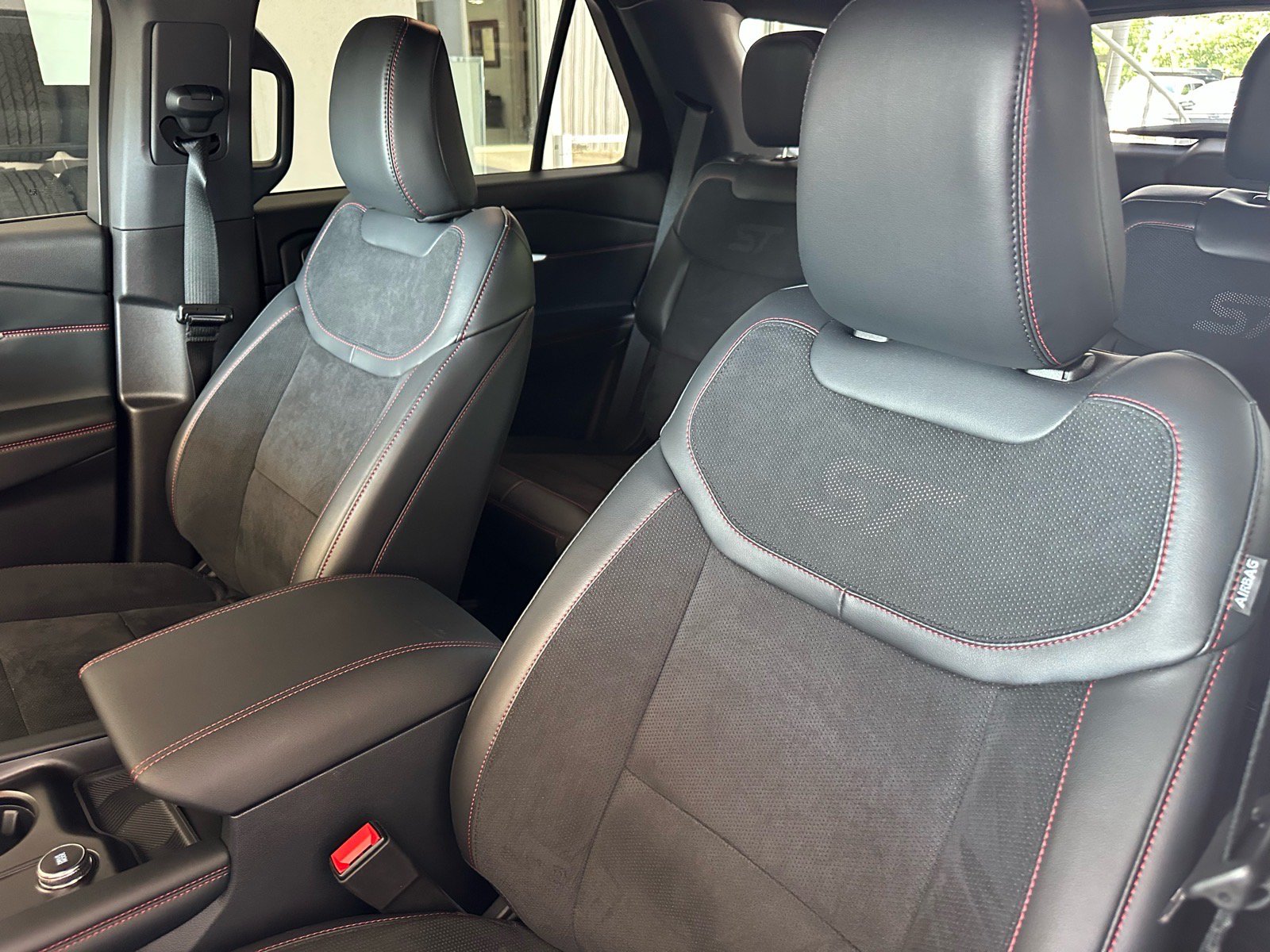 Used 2025 Ford Explorer ST w/ Sun And Sound Package AWD/4WD image 20