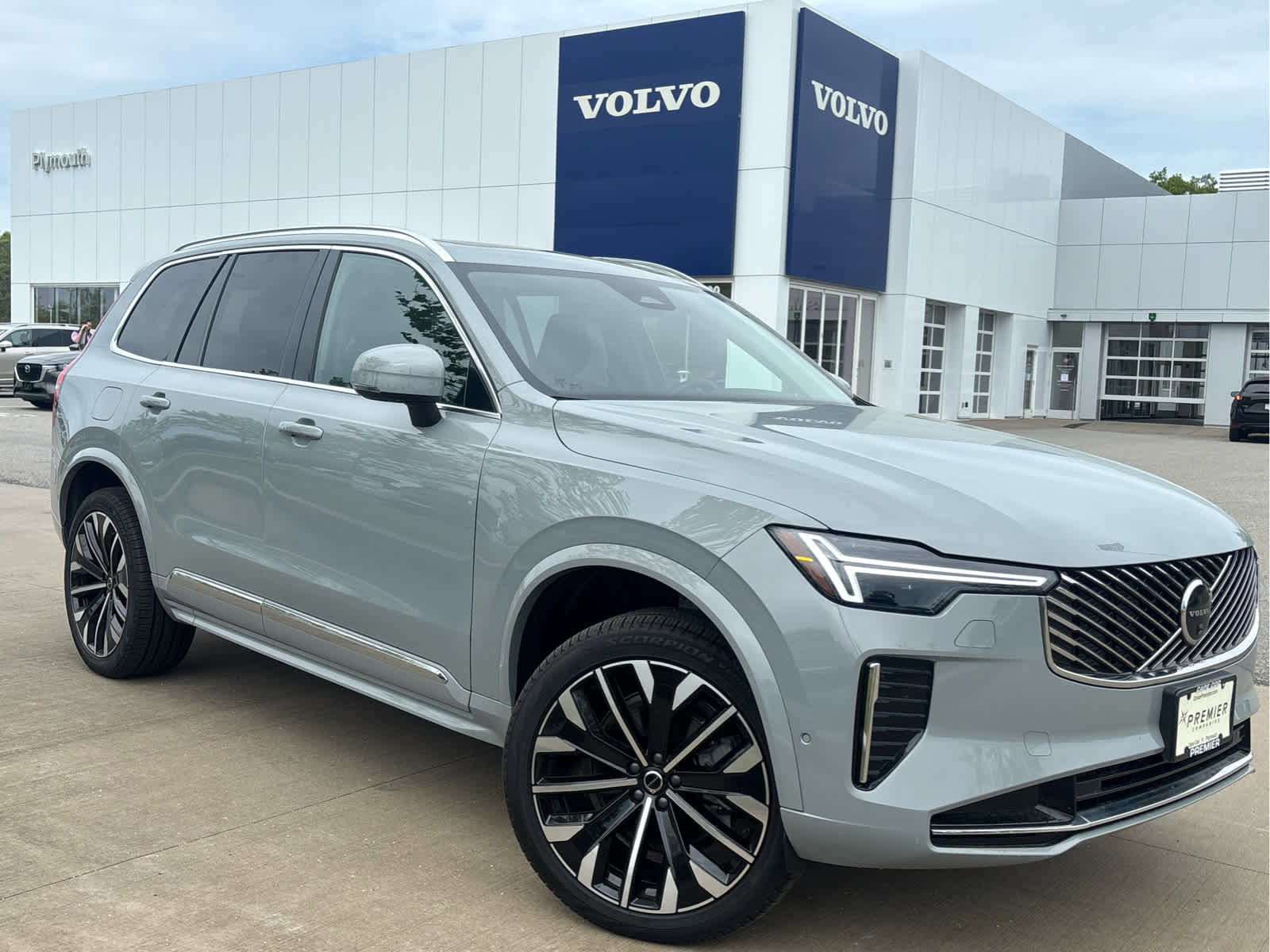 Used 2026 Volvo XC90 B6 Plus w/ Protection Package Premier AWD/4WD image 2