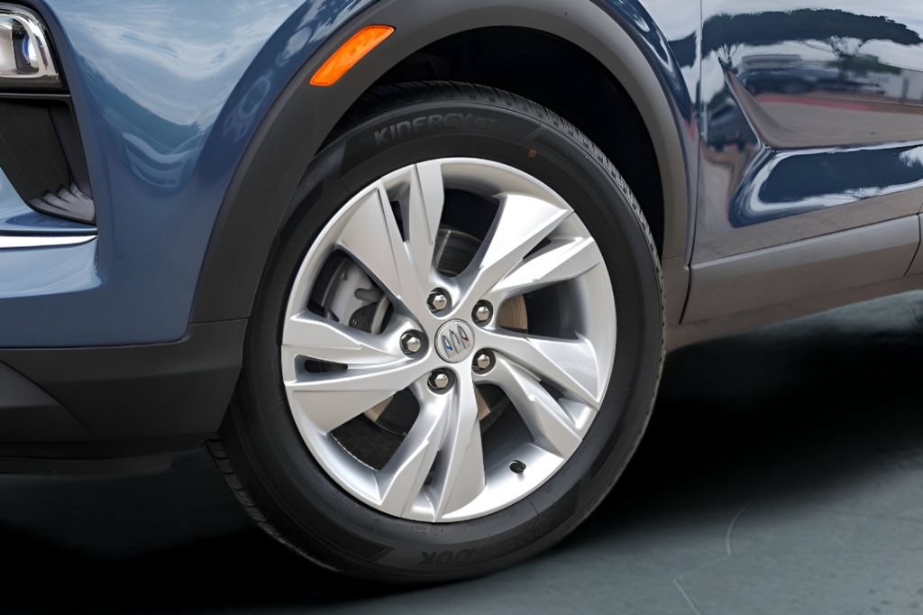 Used 2024 Buick Encore GX Preferred FWD image 2