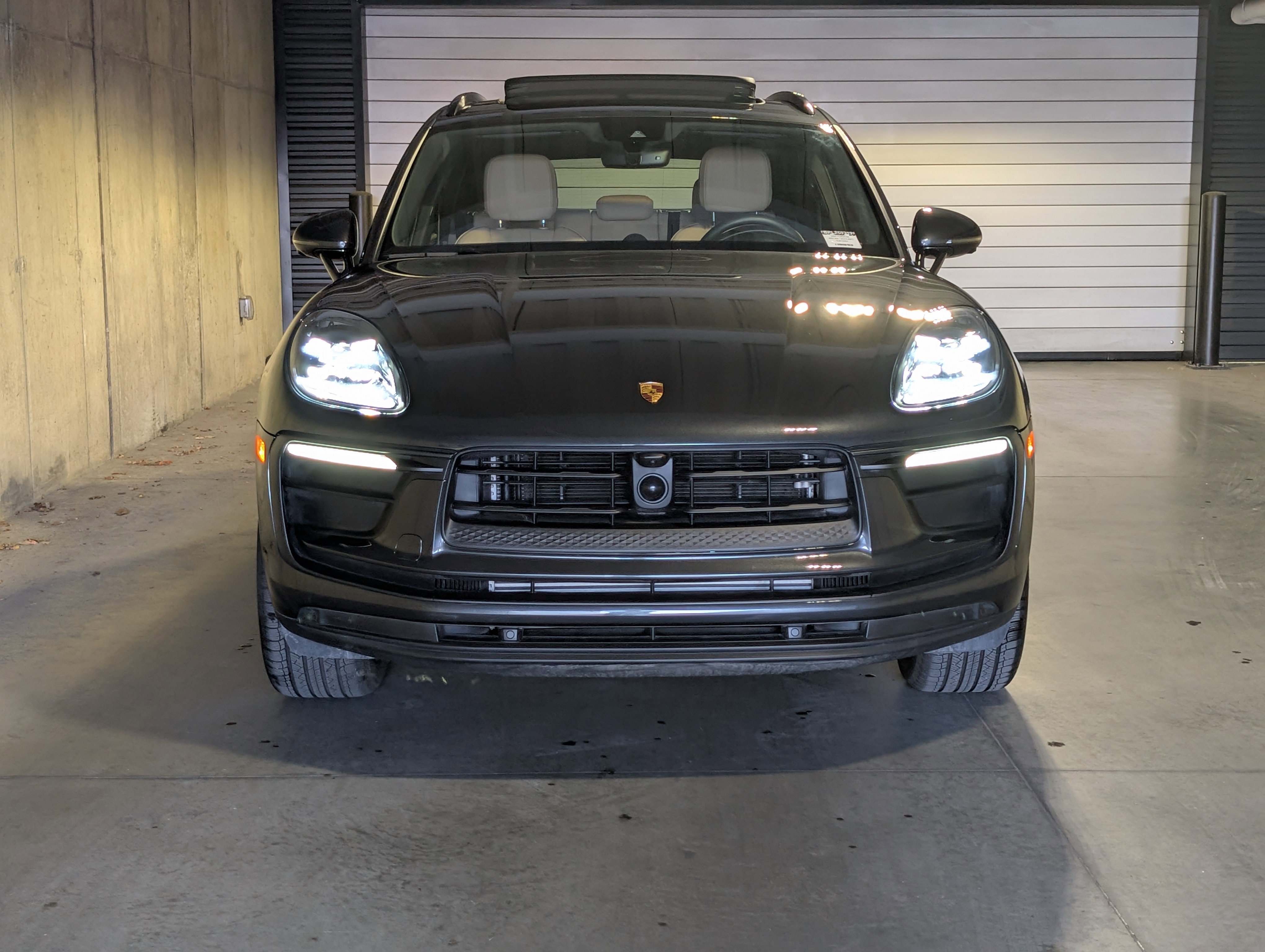 Certified 2025 Porsche Macan image 11