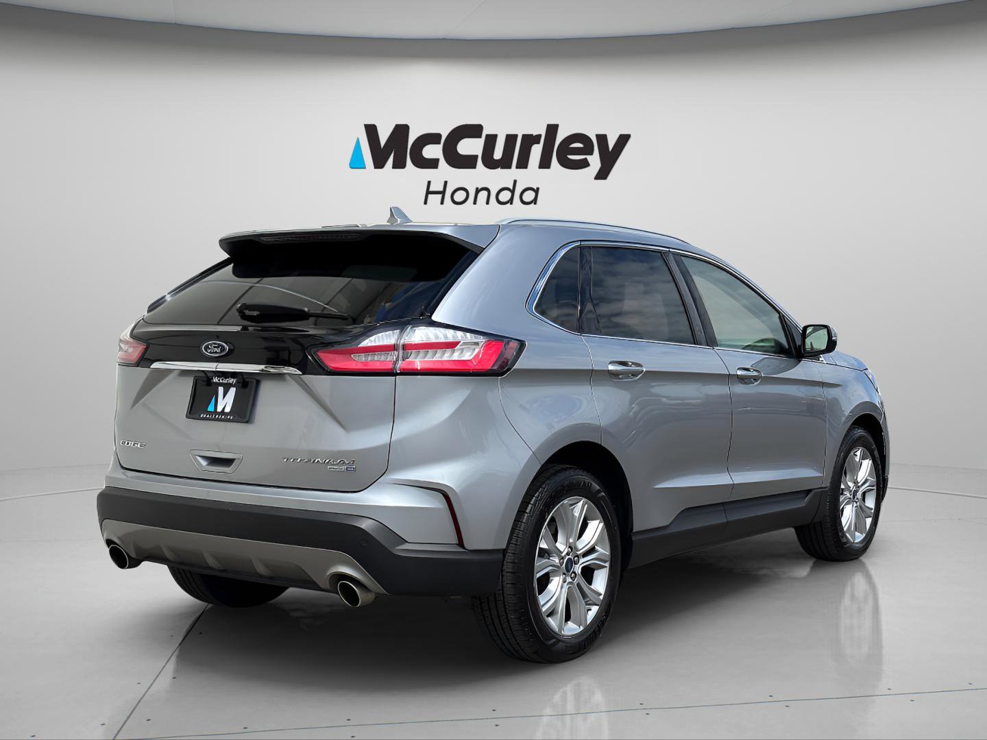 Used 2020 Ford Edge Titanium w/ Cargo Accessory Package AWD/4WD image 3