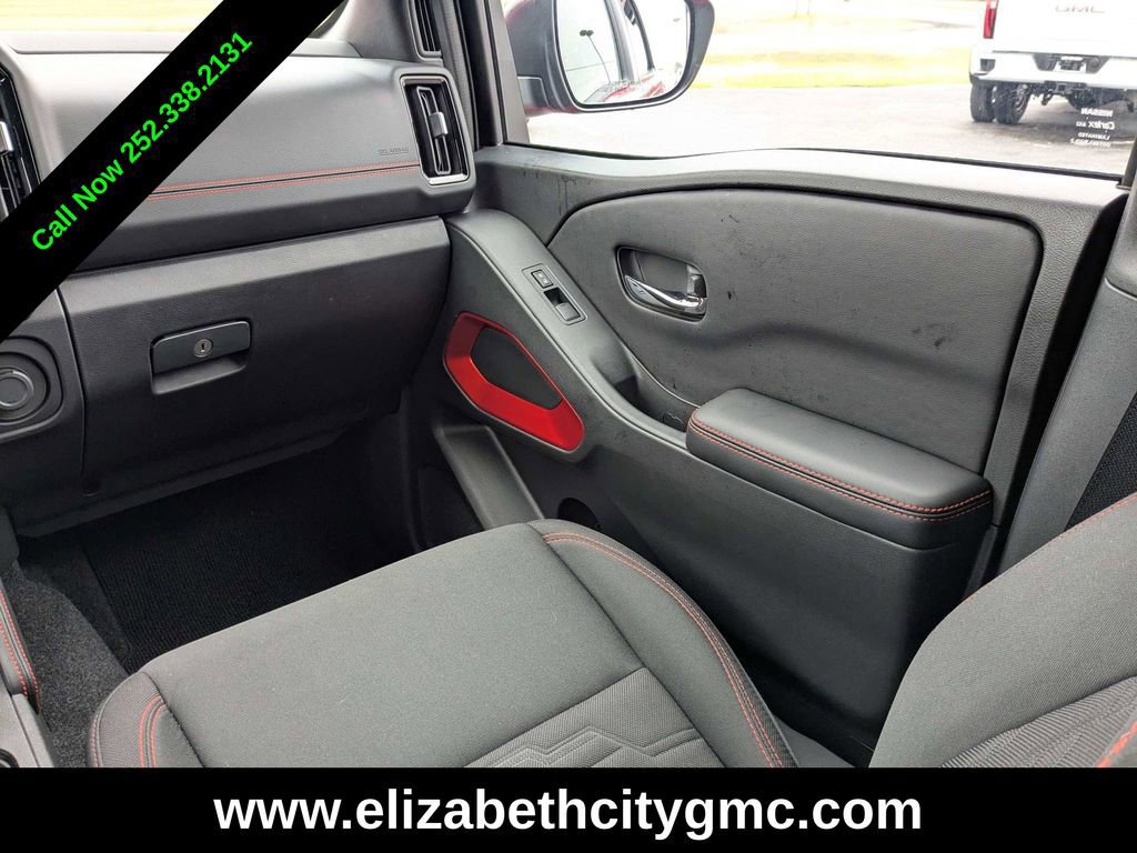 Used 2025 Nissan Frontier PRO-4X image 18