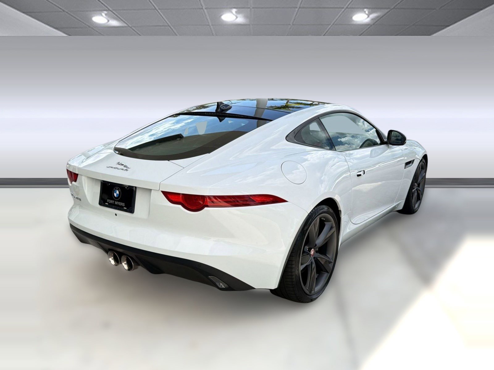 Used 2017 Jaguar F-TYPE Coupe image 9