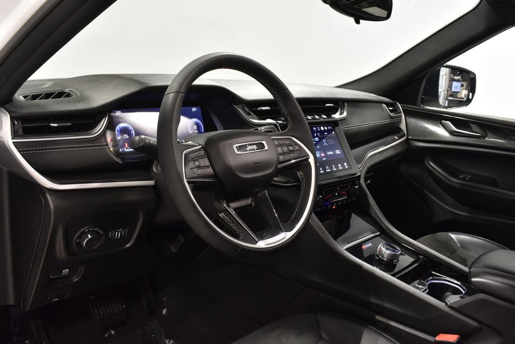 Used 2023 Jeep Grand Cherokee L Laredo image 11