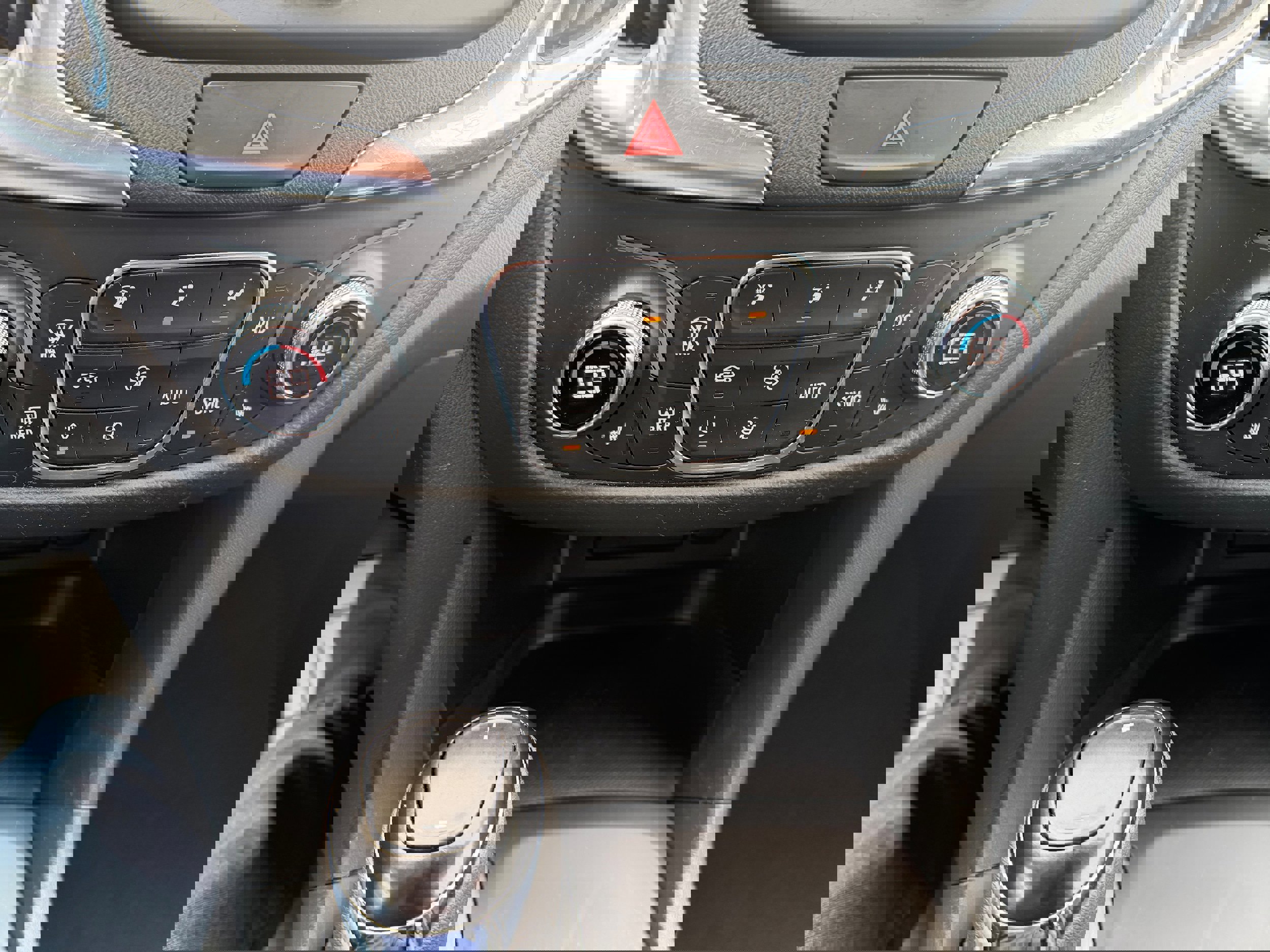 Used 2021 Chevrolet Equinox LT image 17