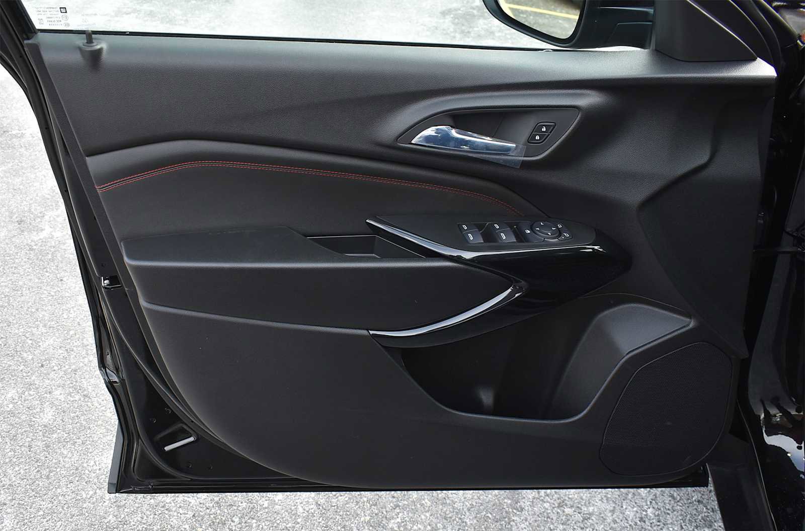 New 2026 Chevrolet Trax RS w/ Sunroof Package image 25