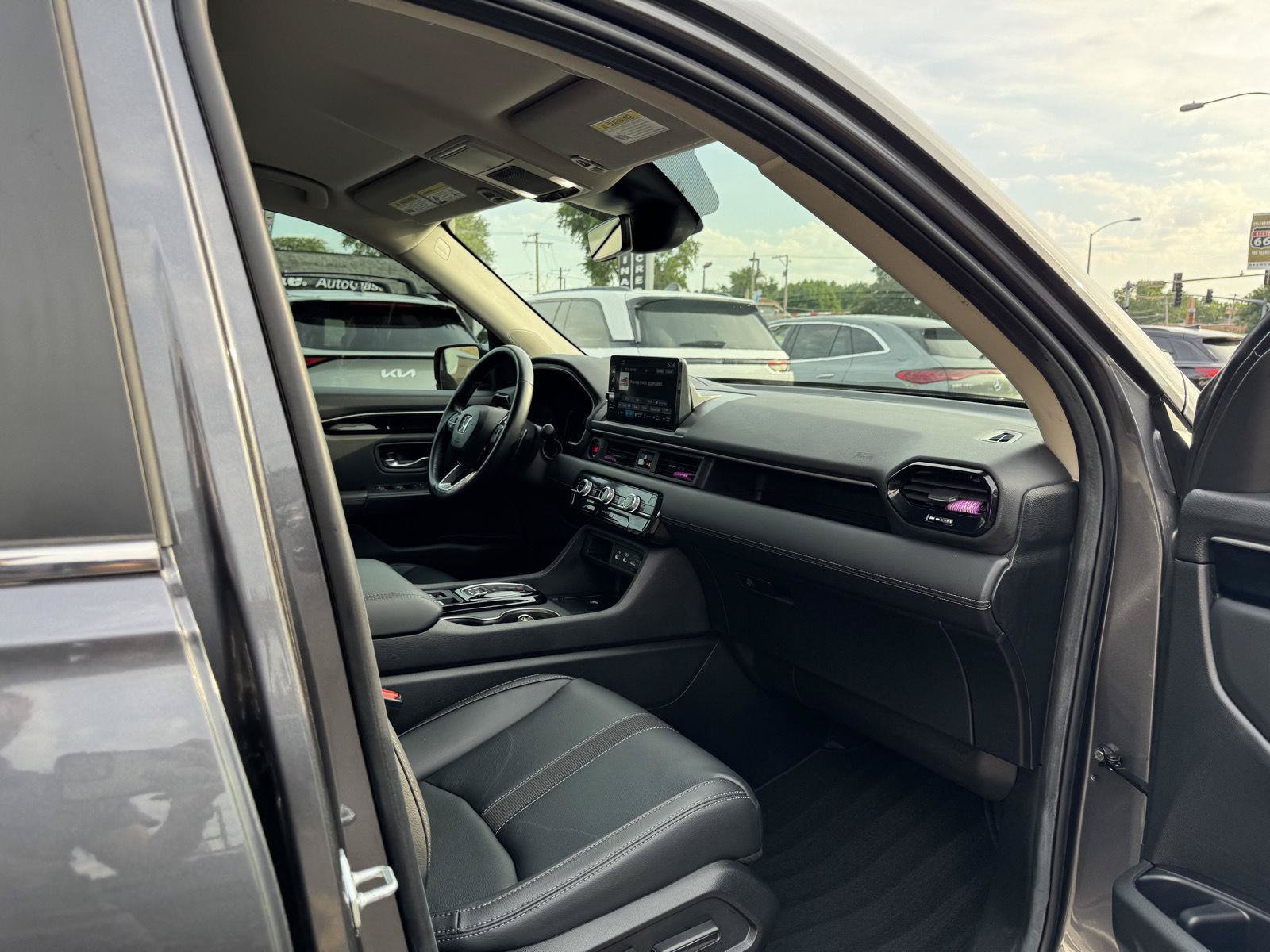 Used 2025 Honda Pilot EX-L image 40