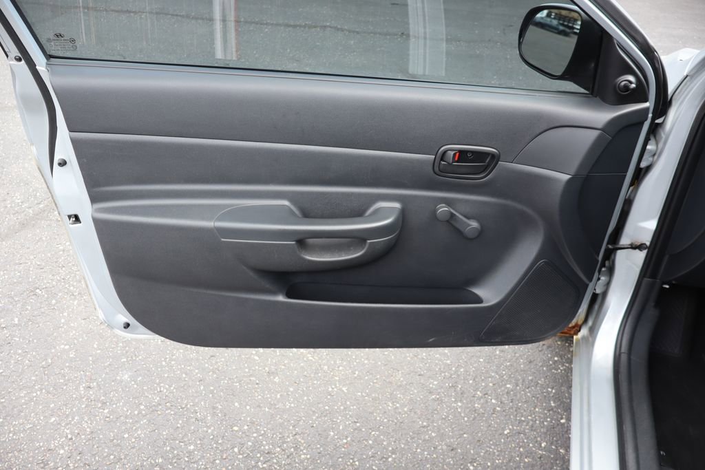 Used 2010 Hyundai Accent GS FWD image 17