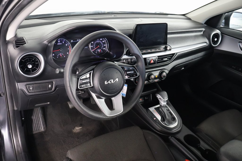 Used 2022 Kia Forte LXS FWD image 5