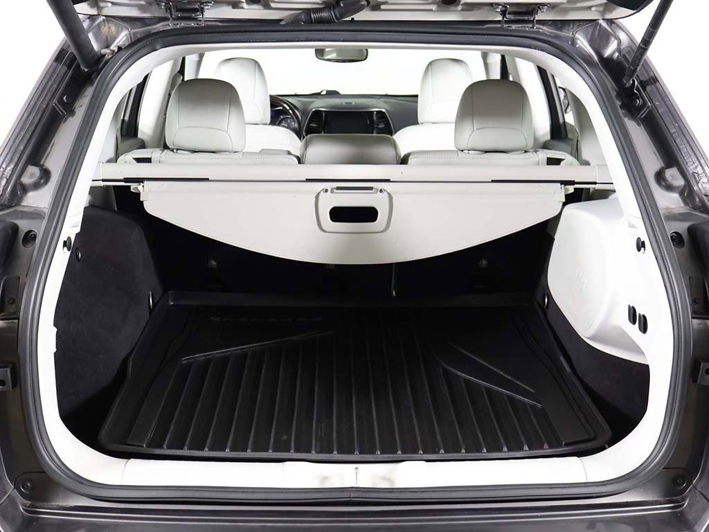 Used 2019 Jeep Cherokee Overland w/ Technology Group image 22