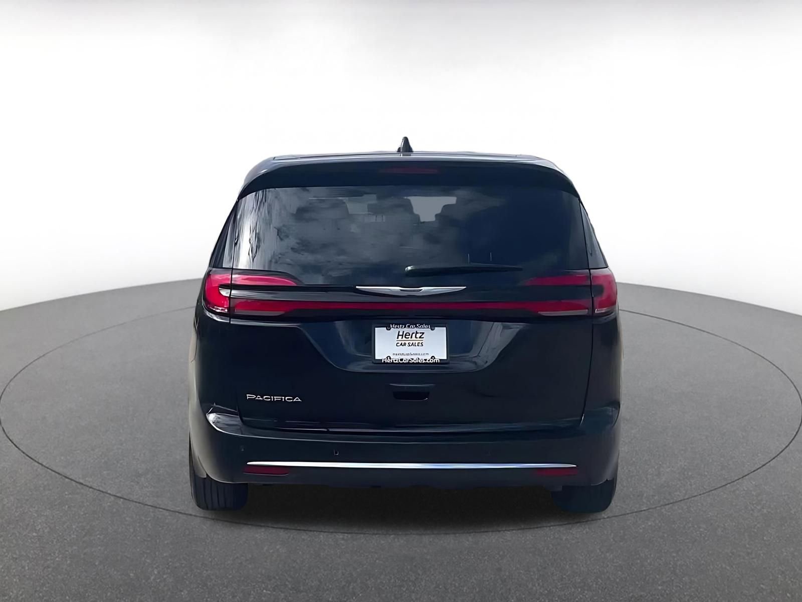 Used 2025 Chrysler Pacifica Select image 12