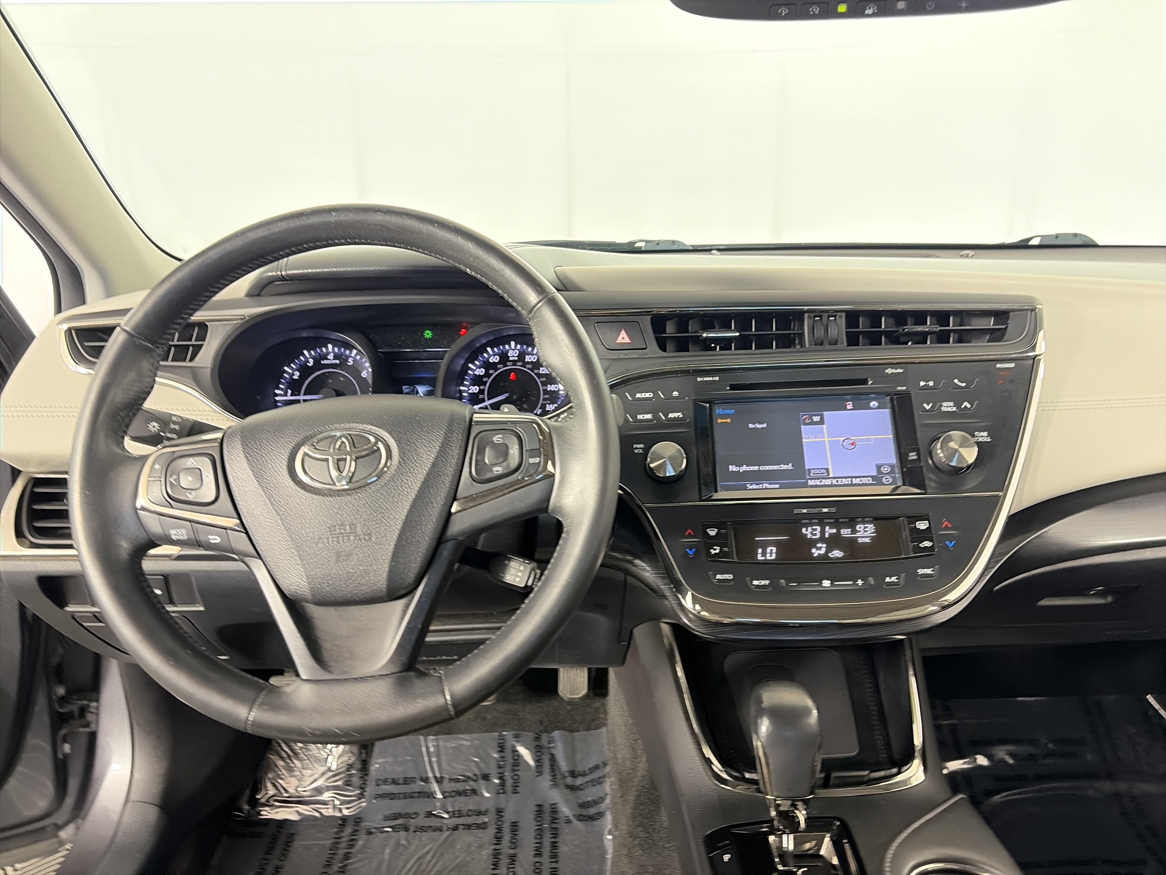 Used 2016 Toyota Avalon Touring FWD image 3