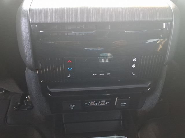 Certified 2024 Jeep Wagoneer Series II AWD/4WD image 19