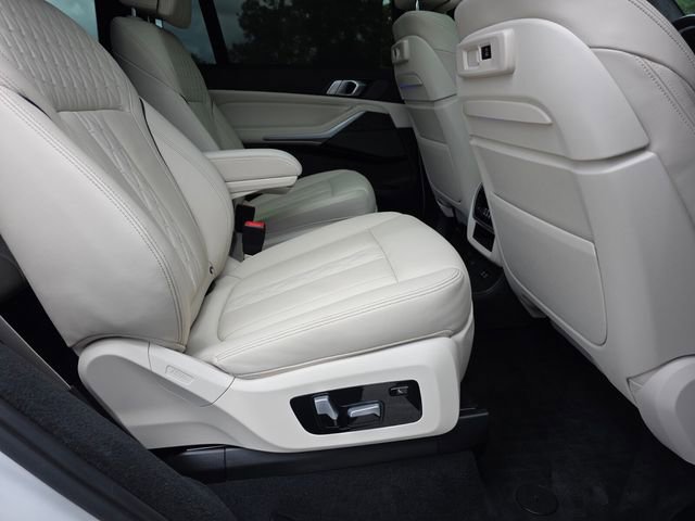 Used 2021 BMW X7 M50i image 13