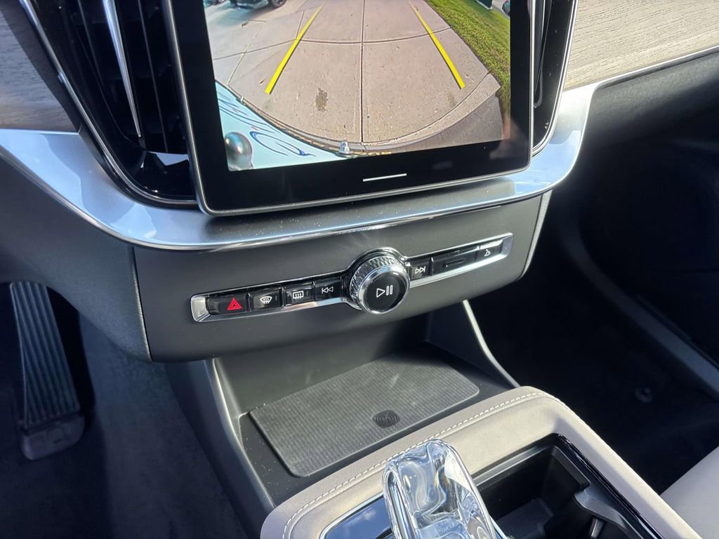 New 2026 Volvo XC90 B5 Core w/ Protection Package Premier image 22