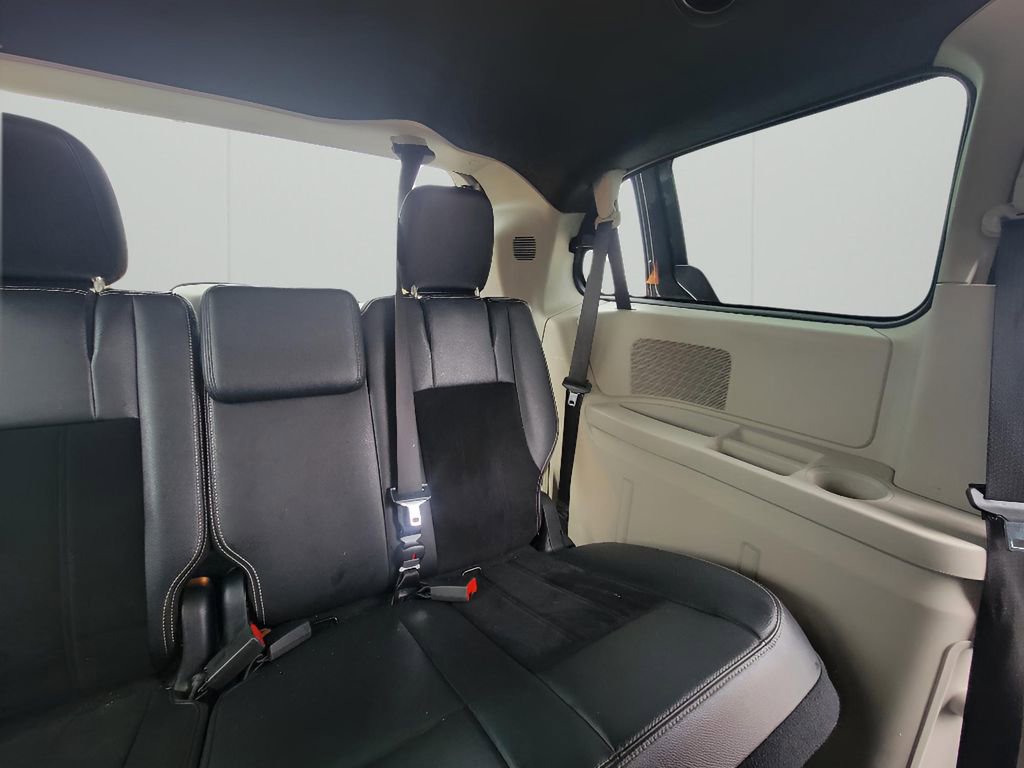 Used 2018 Dodge Grand Caravan SXT image 28