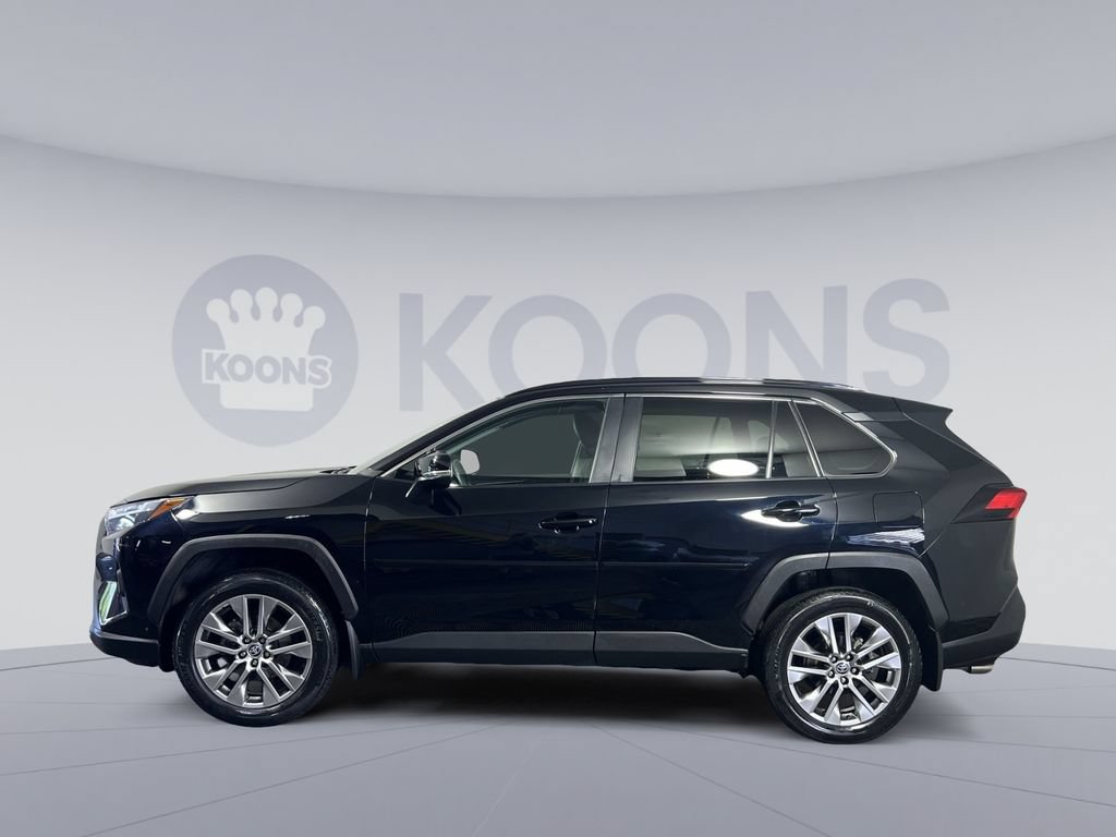 Used 2022 Toyota RAV4 XLE Premium AWD/4WD image 7
