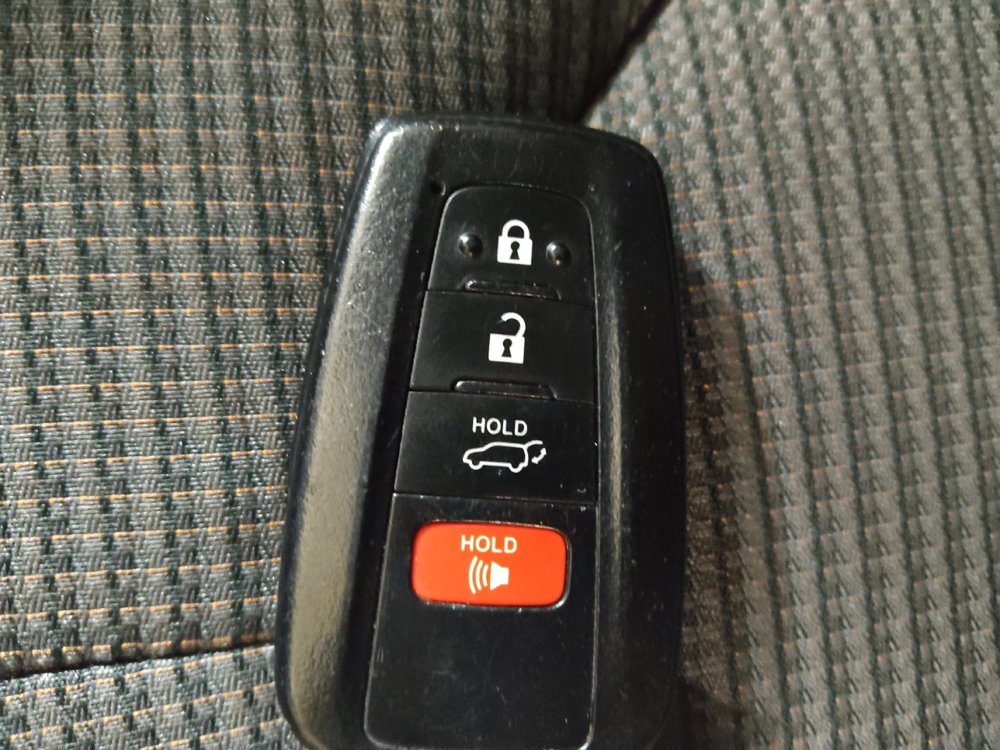 Used 2021 Toyota Highlander LE AWD/4WD image 32