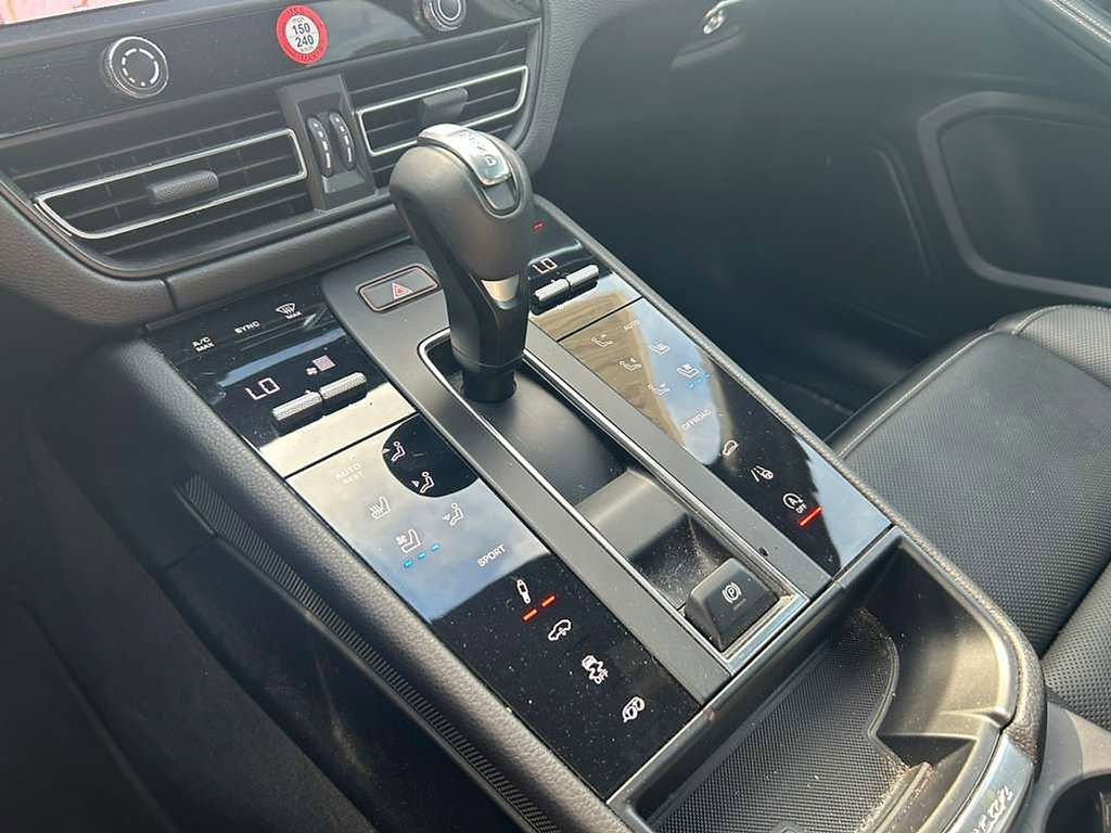 Used 2024 Porsche Macan GTS AWD/4WD image 18