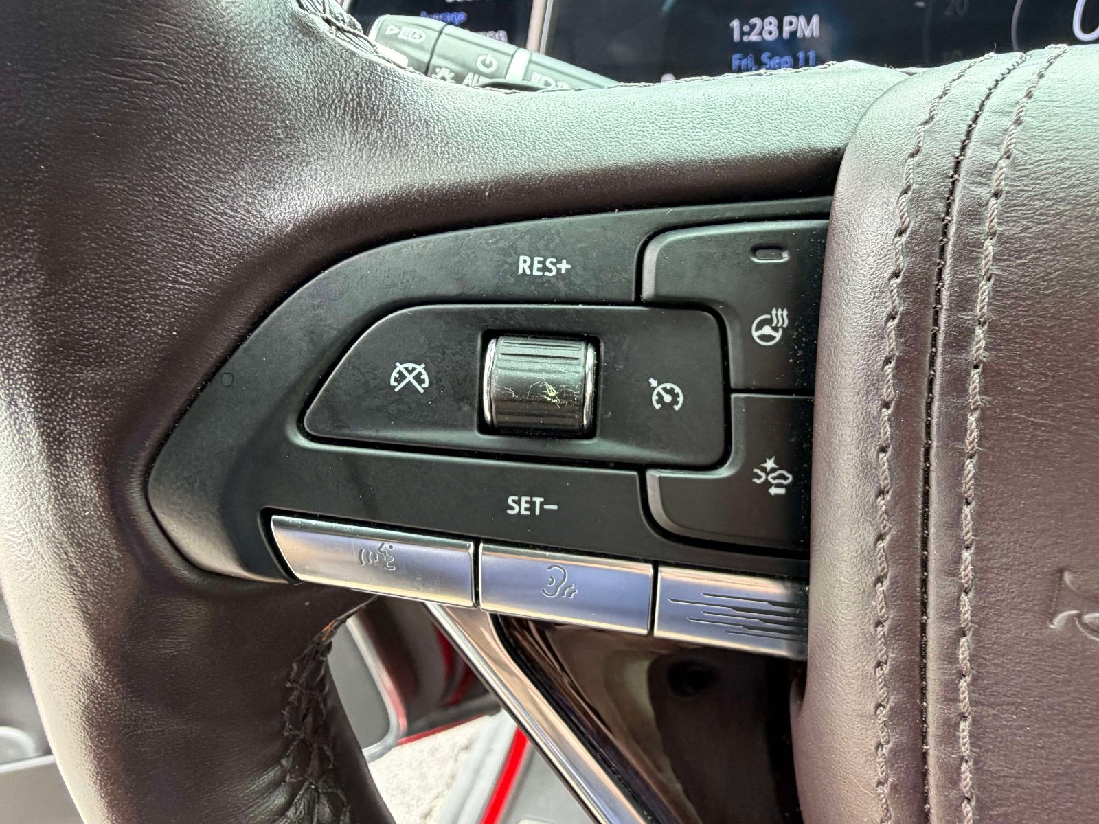 Used 2022 Cadillac Escalade ESV Sport Platinum AWD/4WD image 14