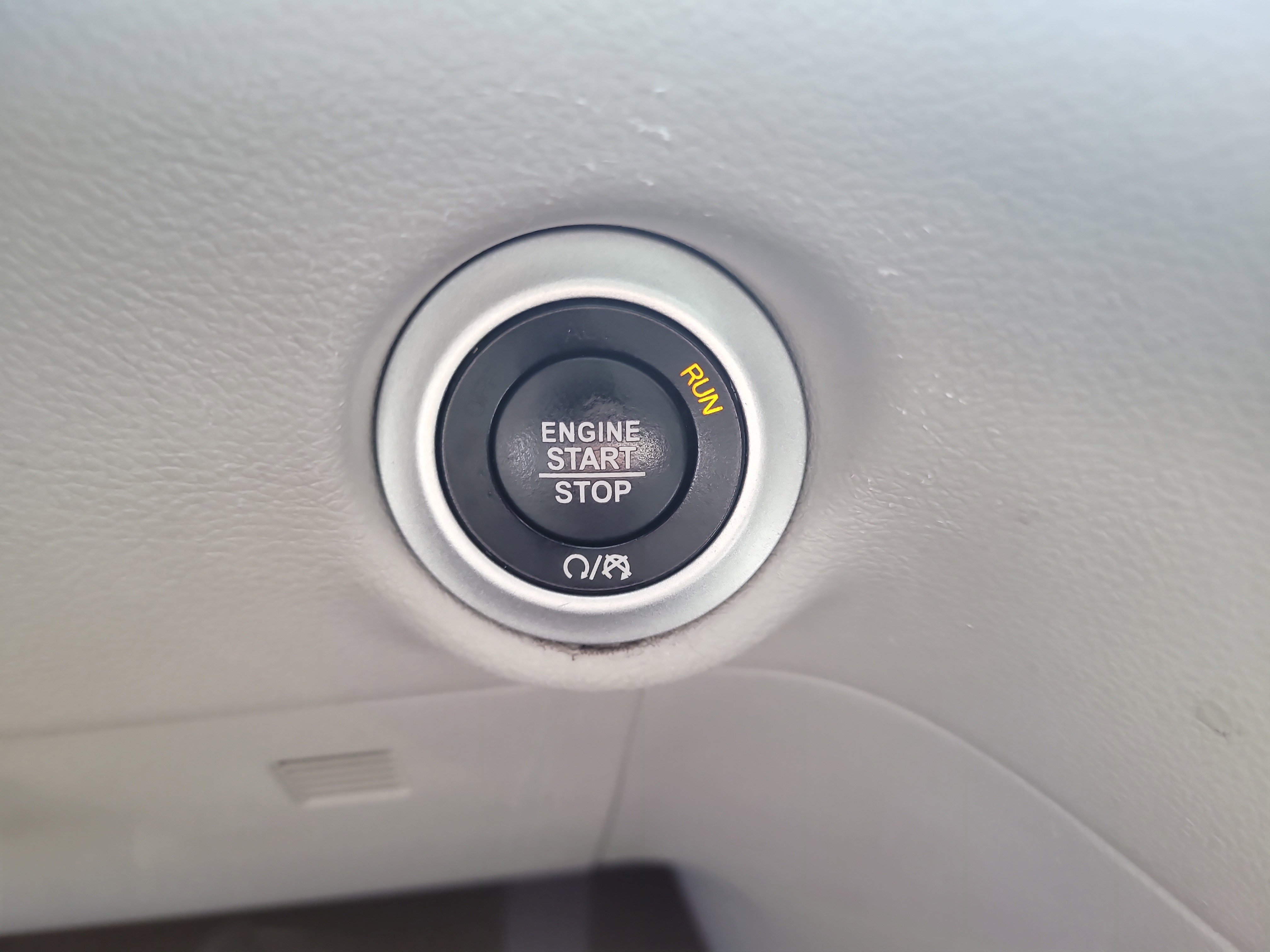 Used 2022 Chrysler Voyager LX image 30