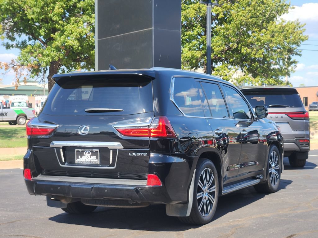 Used 2021 Lexus LX 570 4WD w/ Luxury Package image 4
