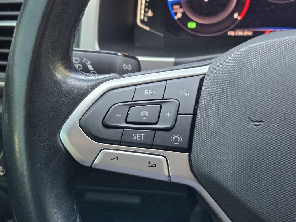 Used 2020 Volkswagen Atlas Cross Sport SEL AWD/4WD image 31