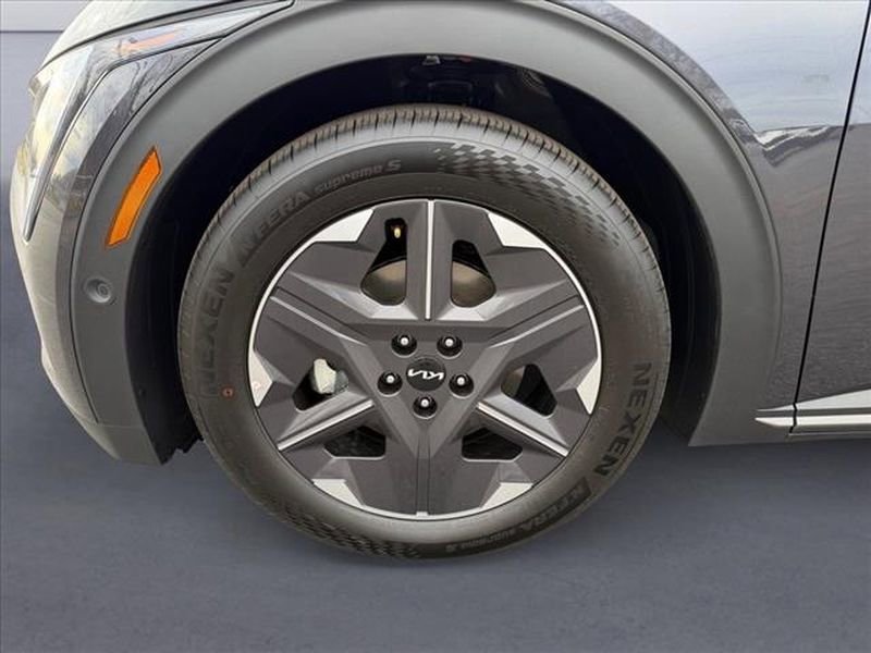 New 2025 Kia EV6 Light w/ Light LR Technology Package RWD image 9