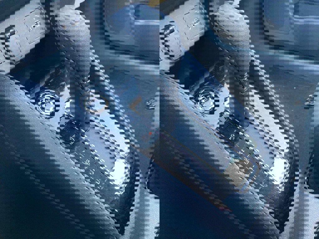 Used 2025 Nissan Versa SV image 25