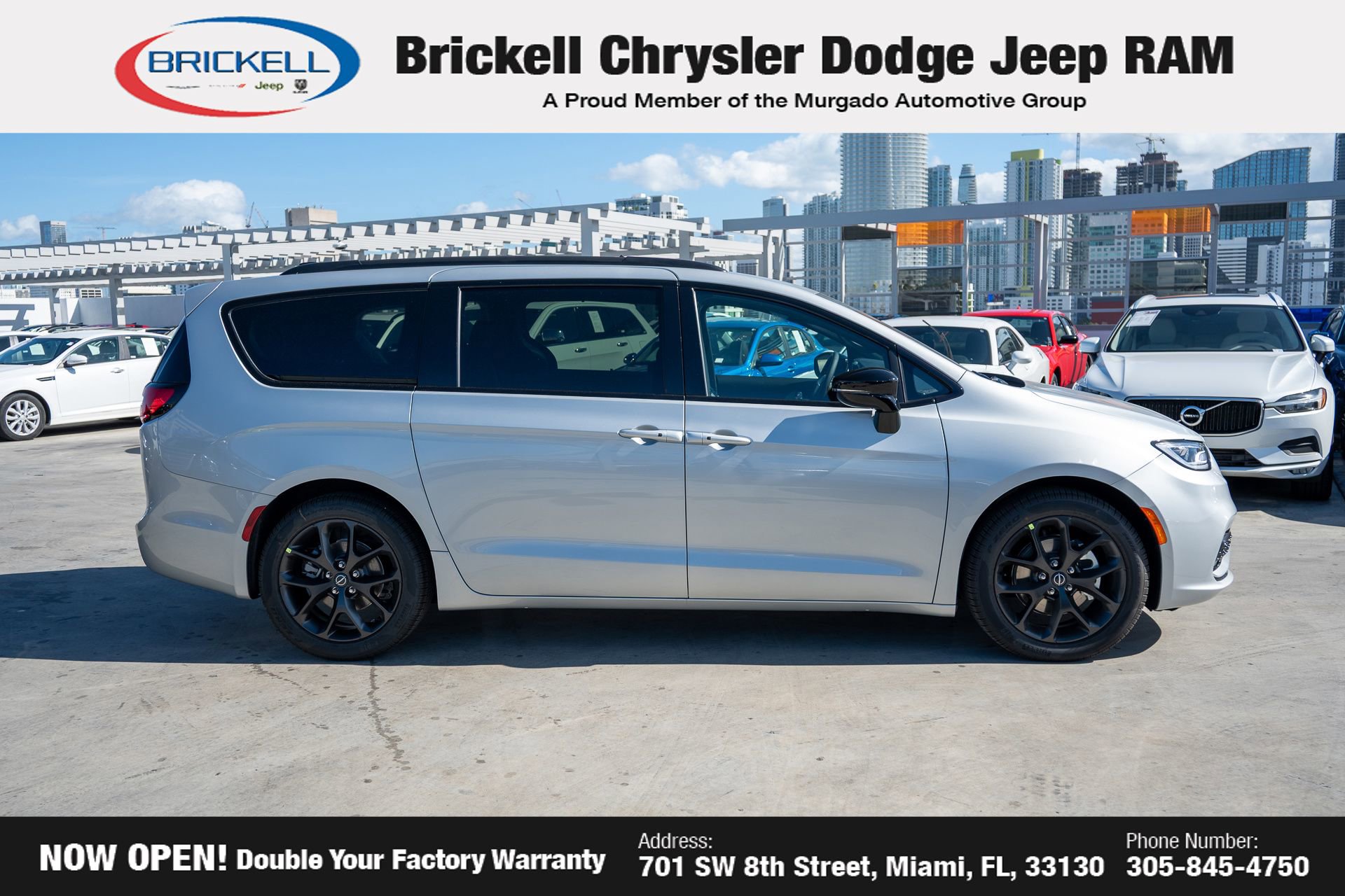New 2026 Chrysler Pacifica Select image 4