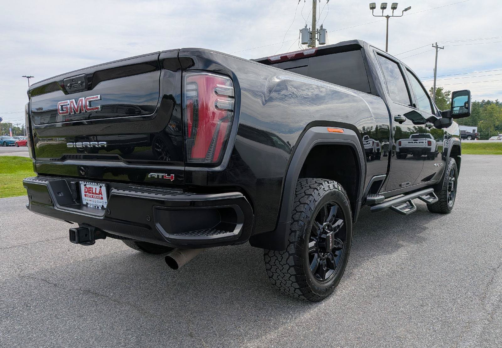 Used 2024 GMC Sierra 2500 AT4 w/ Technology Package AWD/4WD image 7