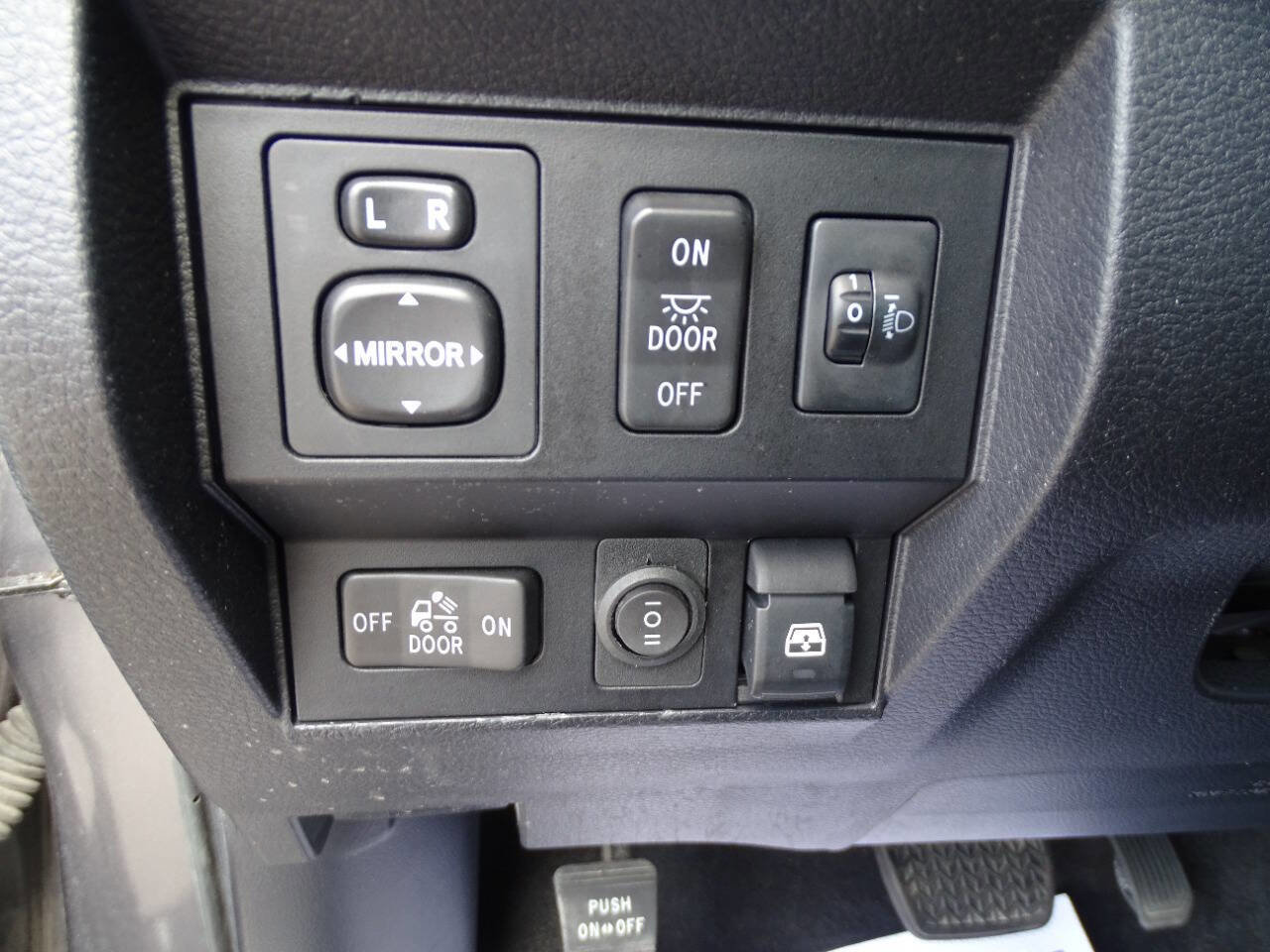 Used 2017 Toyota Tundra SR5 image 22