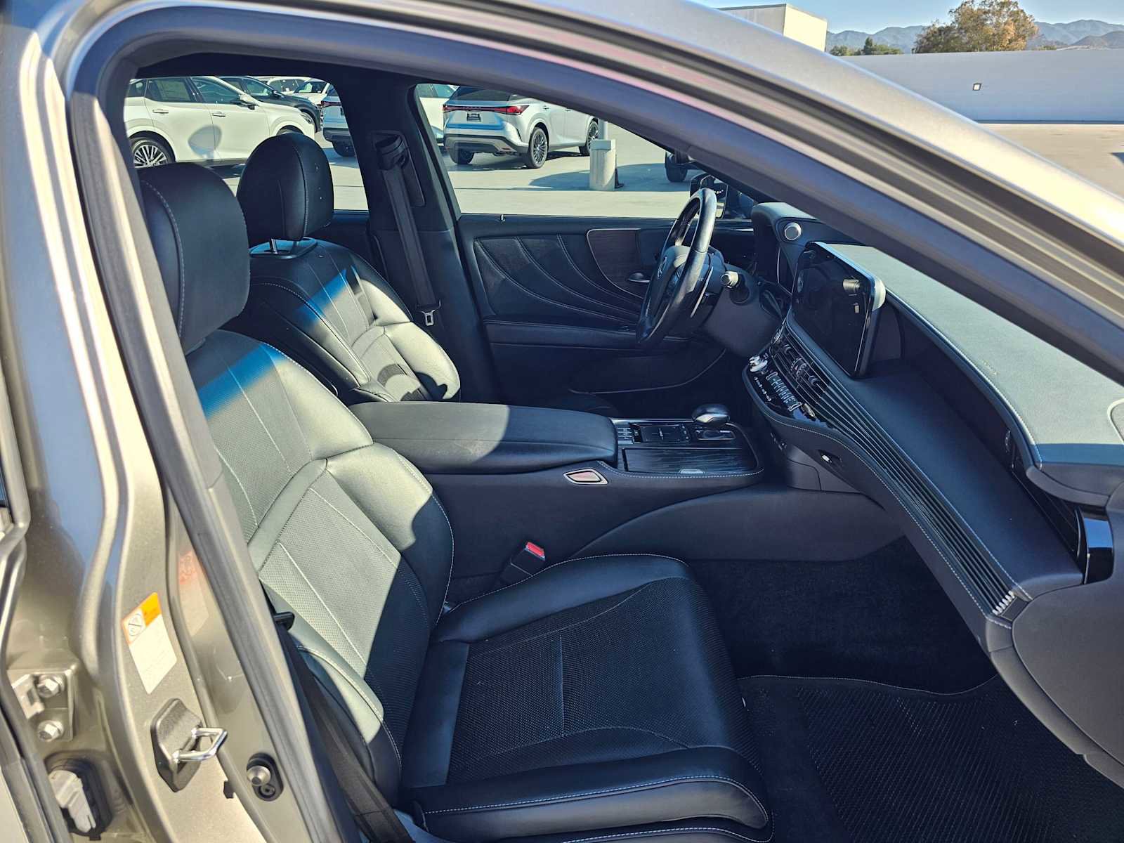 Used 2022 Lexus LS 500 w/ Cold Weather Package (CK) RWD image 10