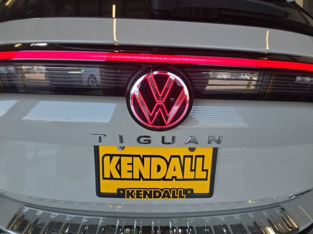 Used 2025 Volkswagen Tiguan SEL R-Line AWD/4WD image 27