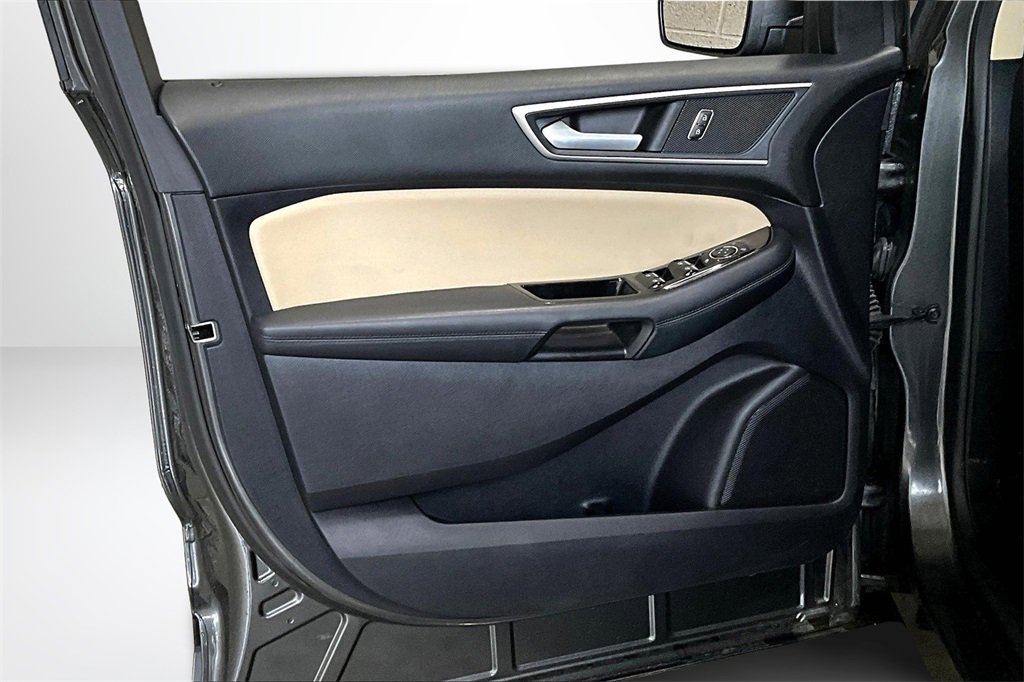 Used 2019 Ford Edge SEL image 20