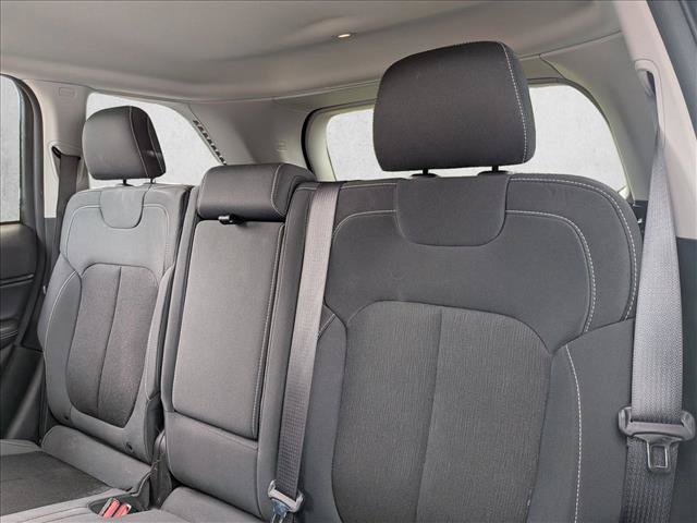Used 2023 Jeep Grand Cherokee Laredo RWD image 11