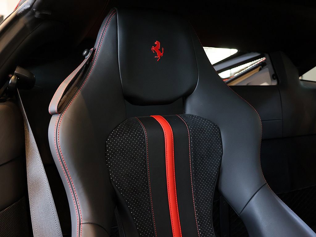 Certified 2021 Ferrari F8 Tributo RWD image 33