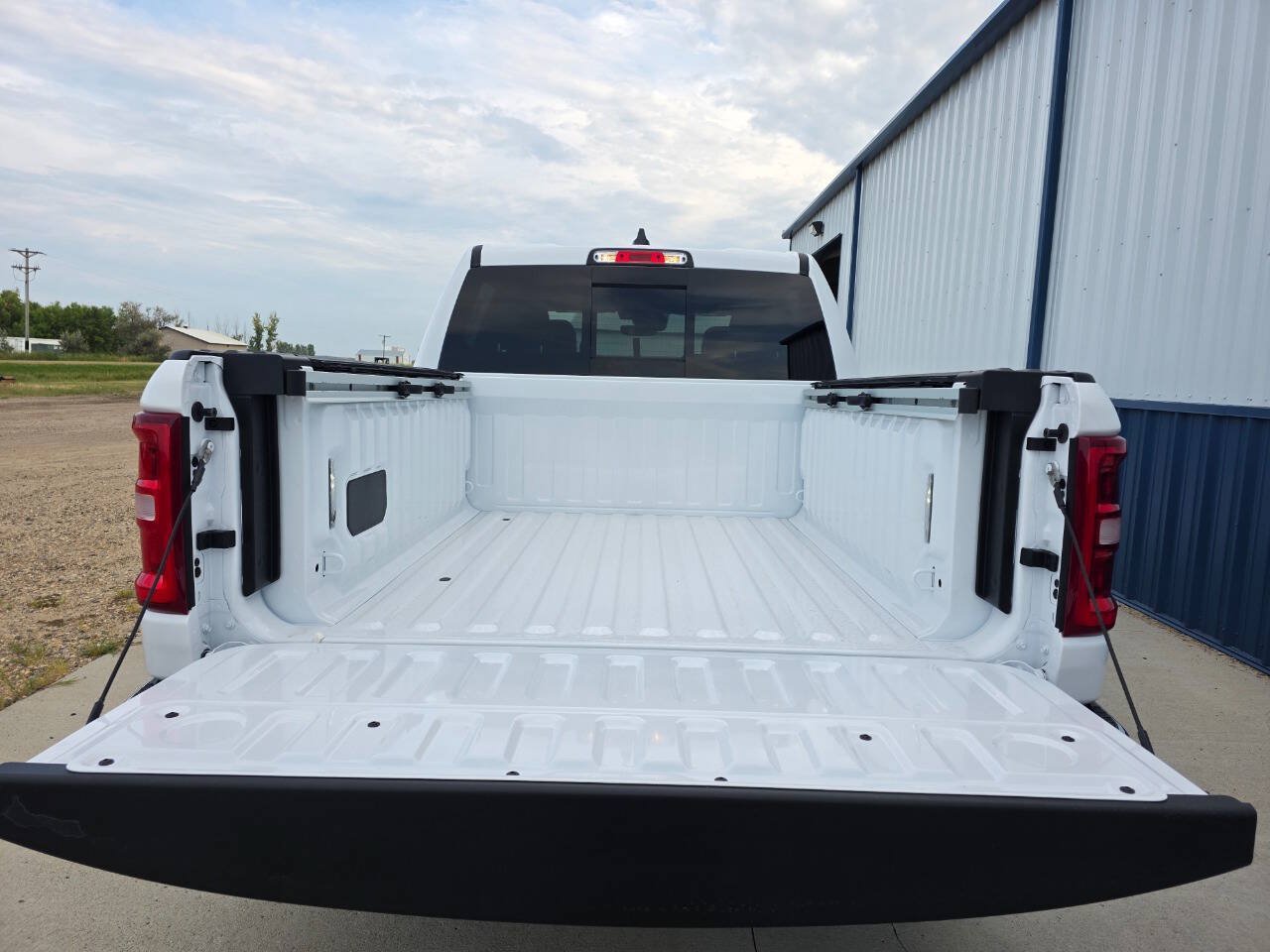 New 2027 RAM 1500 Laramie AWD/4WD image 7