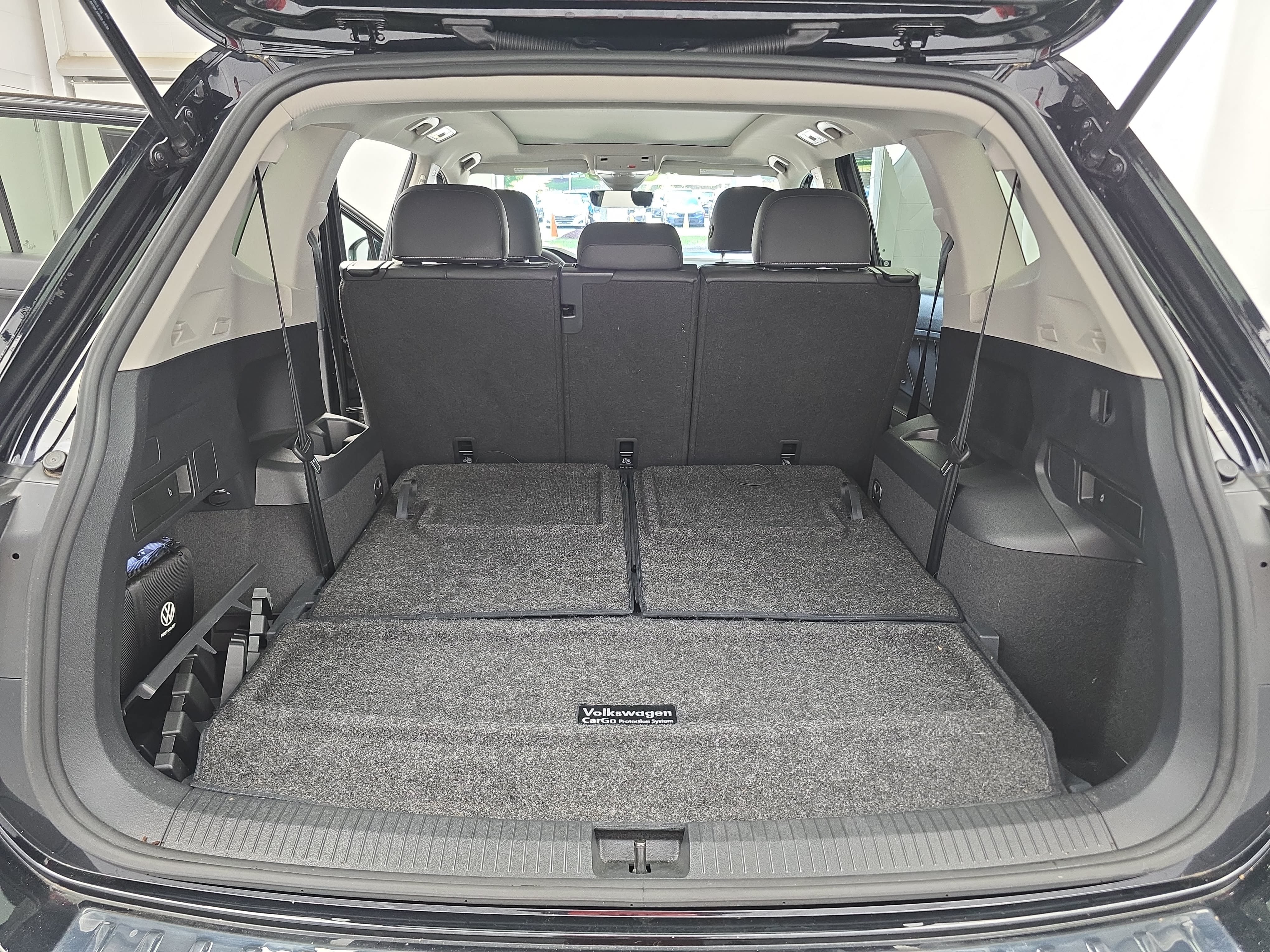 Used 2023 Volkswagen Tiguan SE w/ Panoramic Sunroof Package FWD image 13