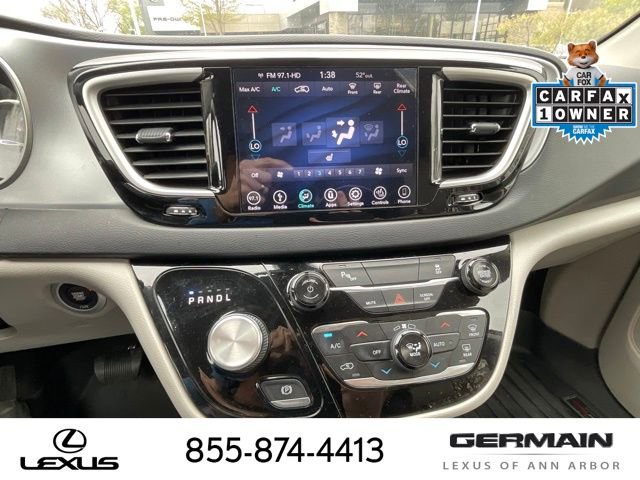 Used 2018 Chrysler Pacifica Touring-L FWD image 18