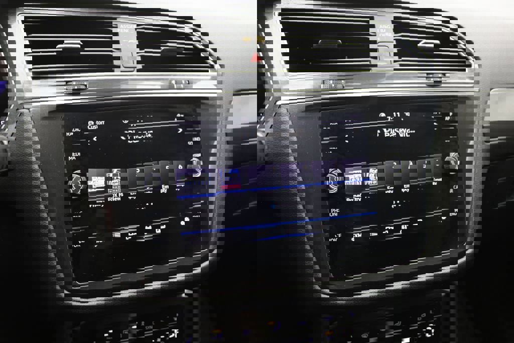 Used 2024 Volkswagen Tiguan Wolfsburg Edition image 21