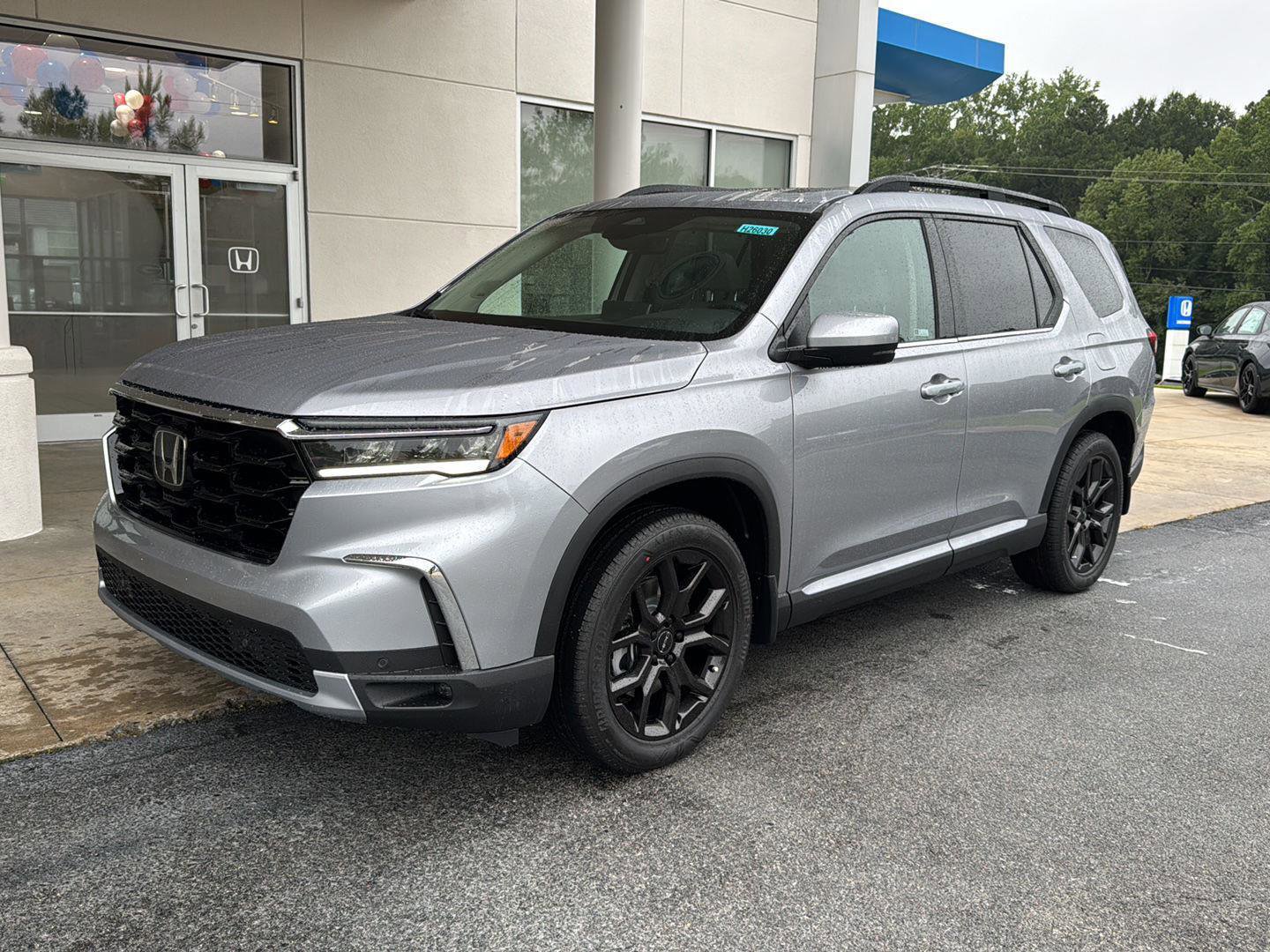 New 2025 Honda Pilot Touring image 2