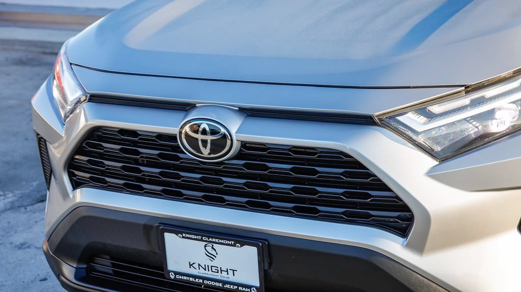 Used 2023 Toyota RAV4 XLE AWD/4WD image 6