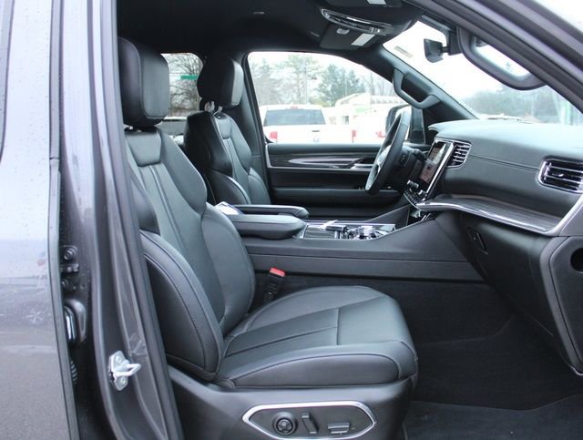 Used 2022 Jeep Wagoneer Series III w/ Flexible Seating Group image 16