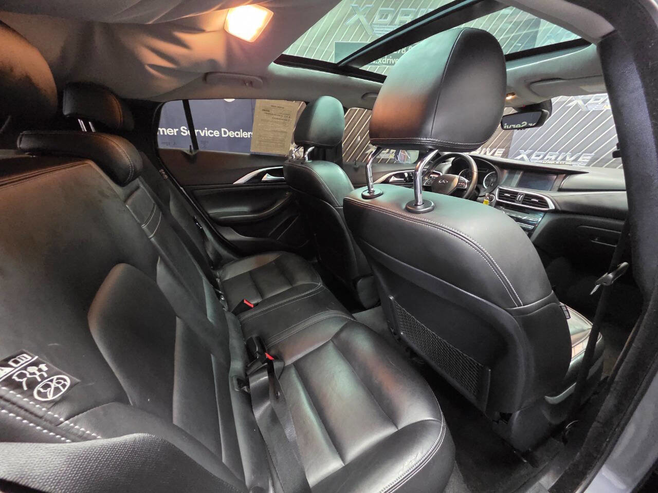 Used 2017 INFINITI QX30 Premium w/ Navigation Package image 27