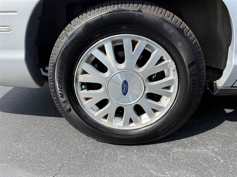 Used 2003 Ford Crown Victoria LX RWD image 9