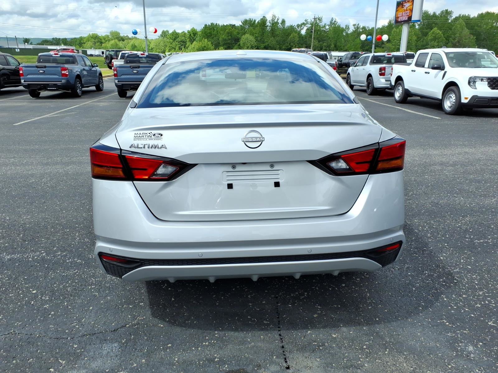 Used 2025 Nissan Altima 2.5 SV FWD image 4
