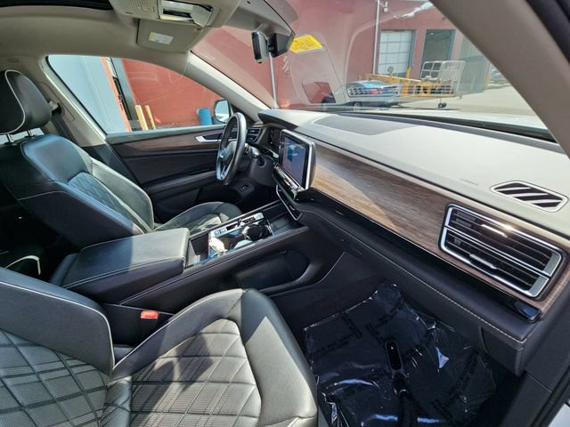 Used 2024 Volkswagen Atlas SEL Premium R-Line AWD/4WD image 31